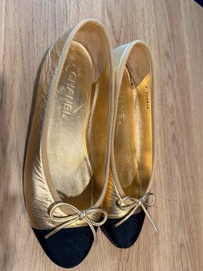 CHANEL BALLERINA FLATS (GOLD/BLACK)